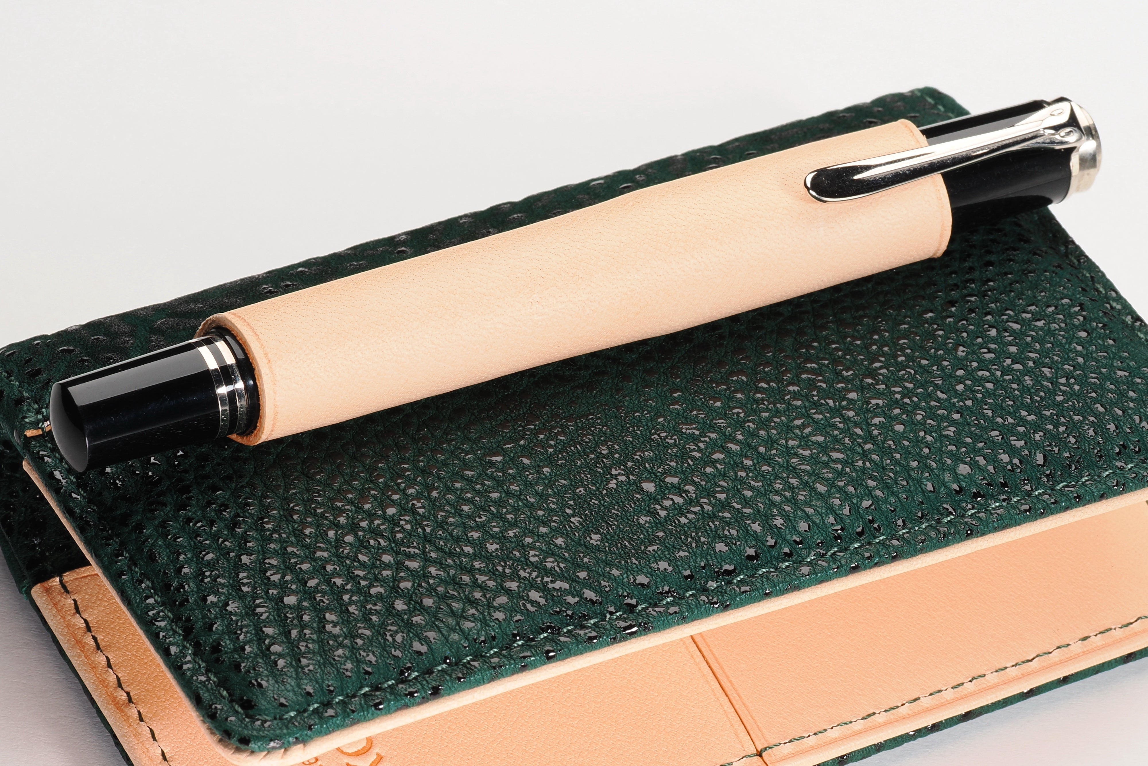 システム手帳 エヌ/ピアス趣味文スペシャル 艶漆（つやうるし）ミニ5 φ11mm 黒桟革（趣味文オリジナル）【5営業日以内出荷】